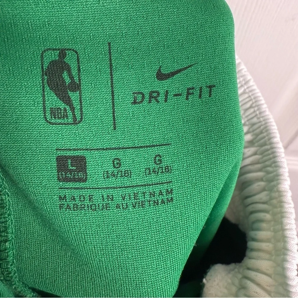 Nike Kids NBA Celtics Green Athletic Shorts Size Large 14/16 GUC